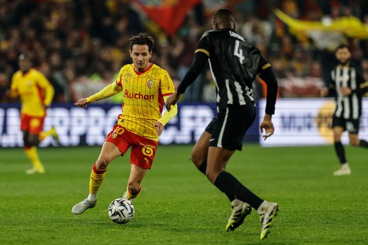 Ligue 1 Drama: Lens Rejects PSG’s Plea to Postpone Crucial Title Showdown Amidst Liverpool Crunch