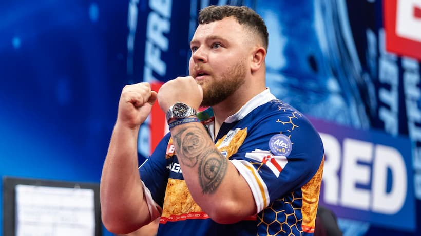 Michael van Gerwen vs Luke Littler Prediction, Odds & Match Preview – Premier League Darts Night 9 Manchester