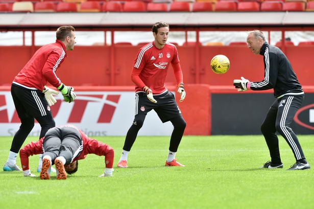 McInnes Emerges as Leading Candidate for Hearts Role, European Credentials Boost Bid
